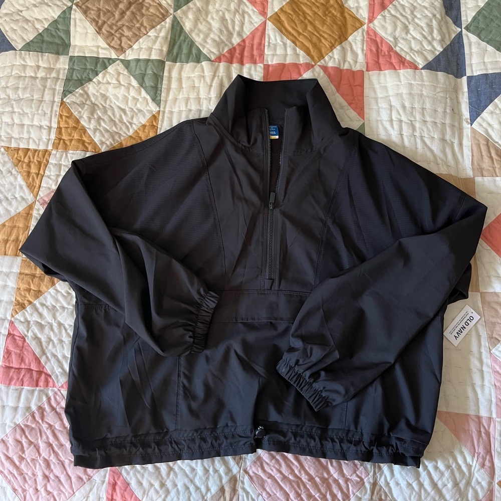 Cute cropped windbreaker with drawstring